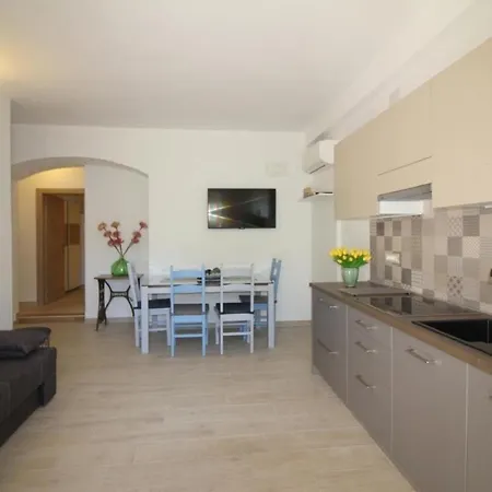 Apartment In Mit Schoner Terrasse Poreč
