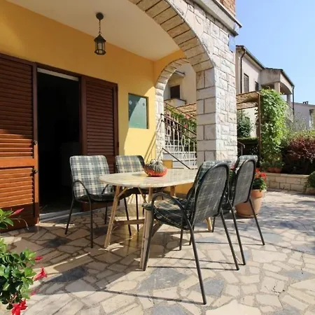 In Mit Schoner Terrasse