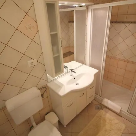 Apartamento In Mit Schoner Terrasse