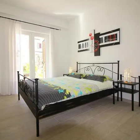 Apartamento In Mit Schoner Terrasse Poreč